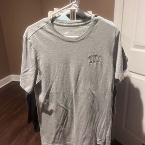 Nike Light Gray Men's Short Sleeve Tee